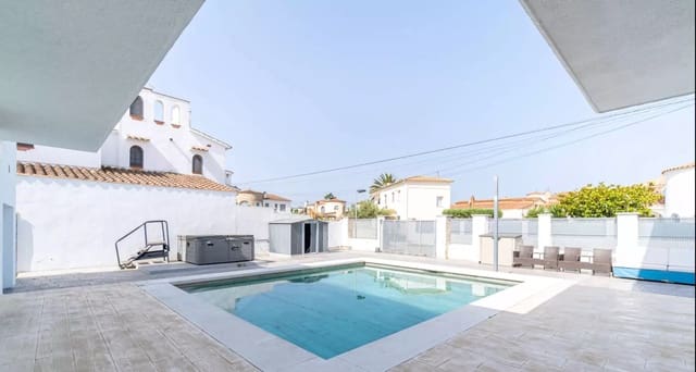 4 Zimmer Villa zu verkaufen in Empuriabrava, Castelló d'Empúries mit Pool Garage - 790.000 € (Ref: 10098294)