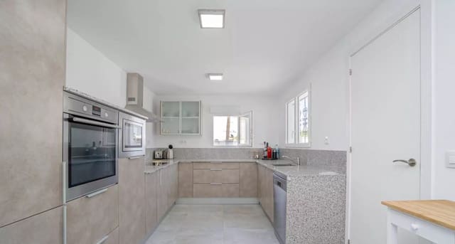 4 Zimmer Villa zu verkaufen in Empuriabrava, Castelló d'Empúries mit Pool Garage - 790.000 € (Ref: 10098294)