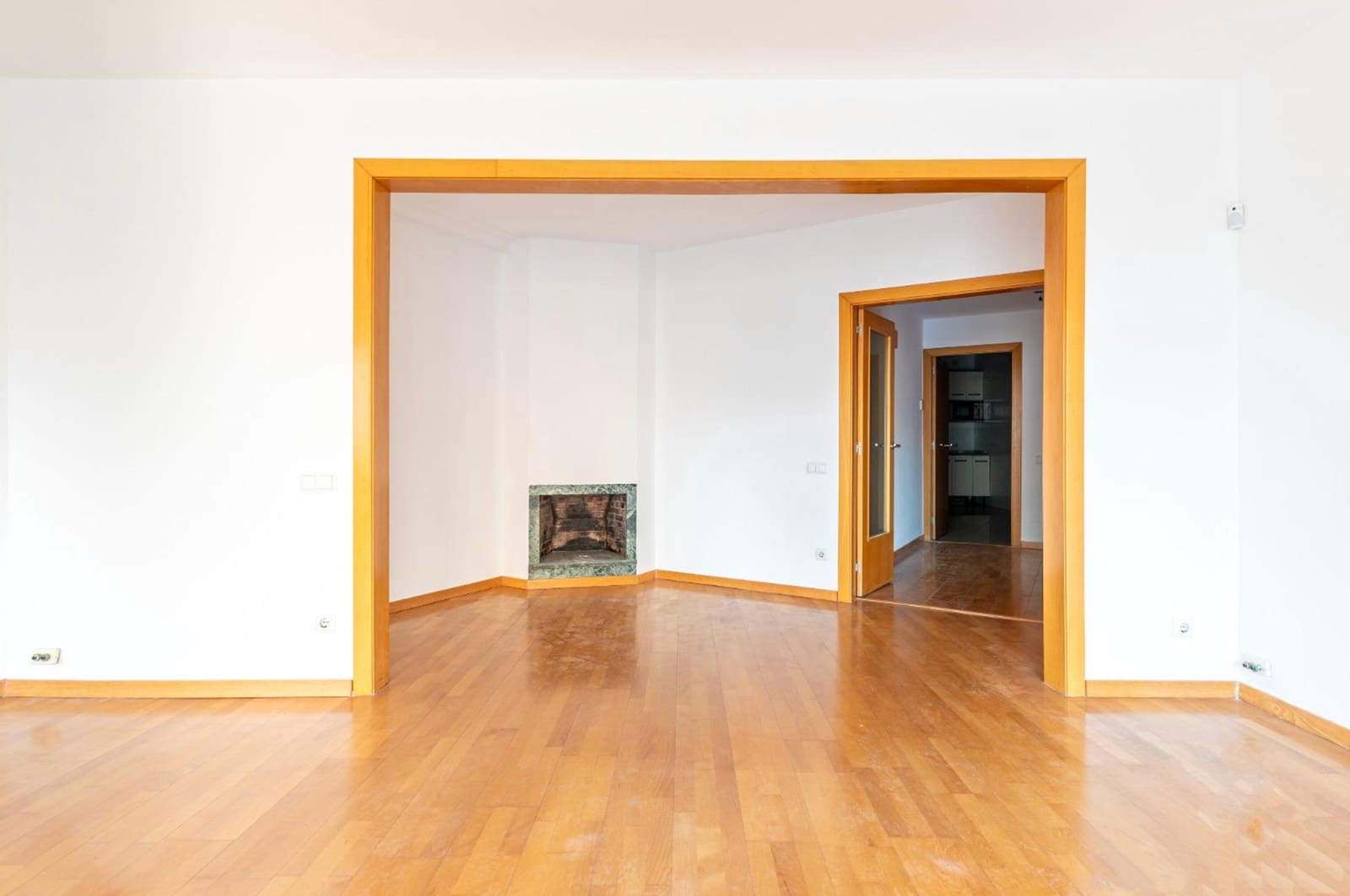4 bedroom Flat for sale in Barcelona city - € 865,000 (Ref: 9759195)