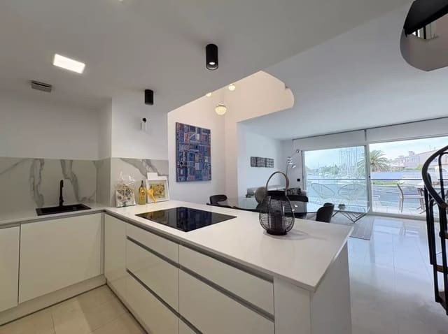 2 soverom Leilighet til salgs i Empuriabrava, Castelló d'Empúries med garasje - € 450 000 (Ref: 9759196)