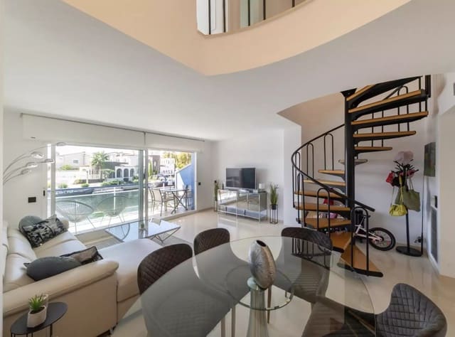 2 soverom Leilighet til salgs i Empuriabrava, Castelló d'Empúries med garasje - € 450 000 (Ref: 9759196)