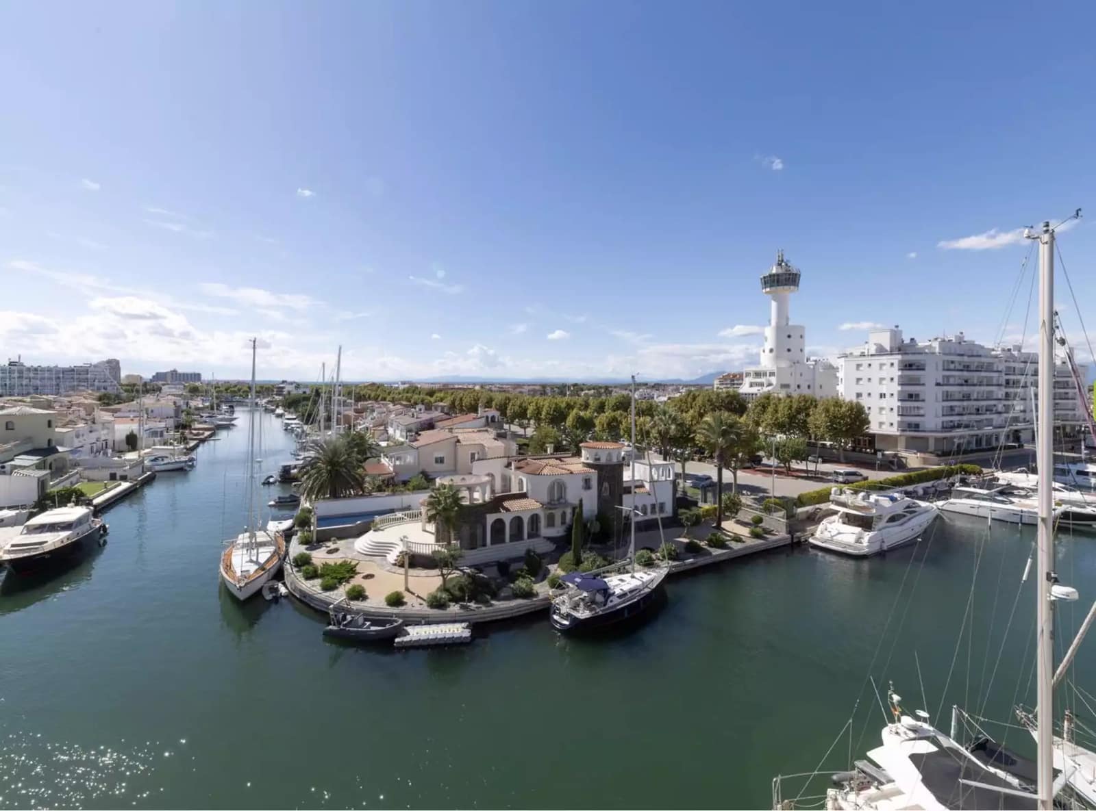 2 soverom Leilighet til salgs i Empuriabrava med garasje - € 450 000 (Ref: 9759196)