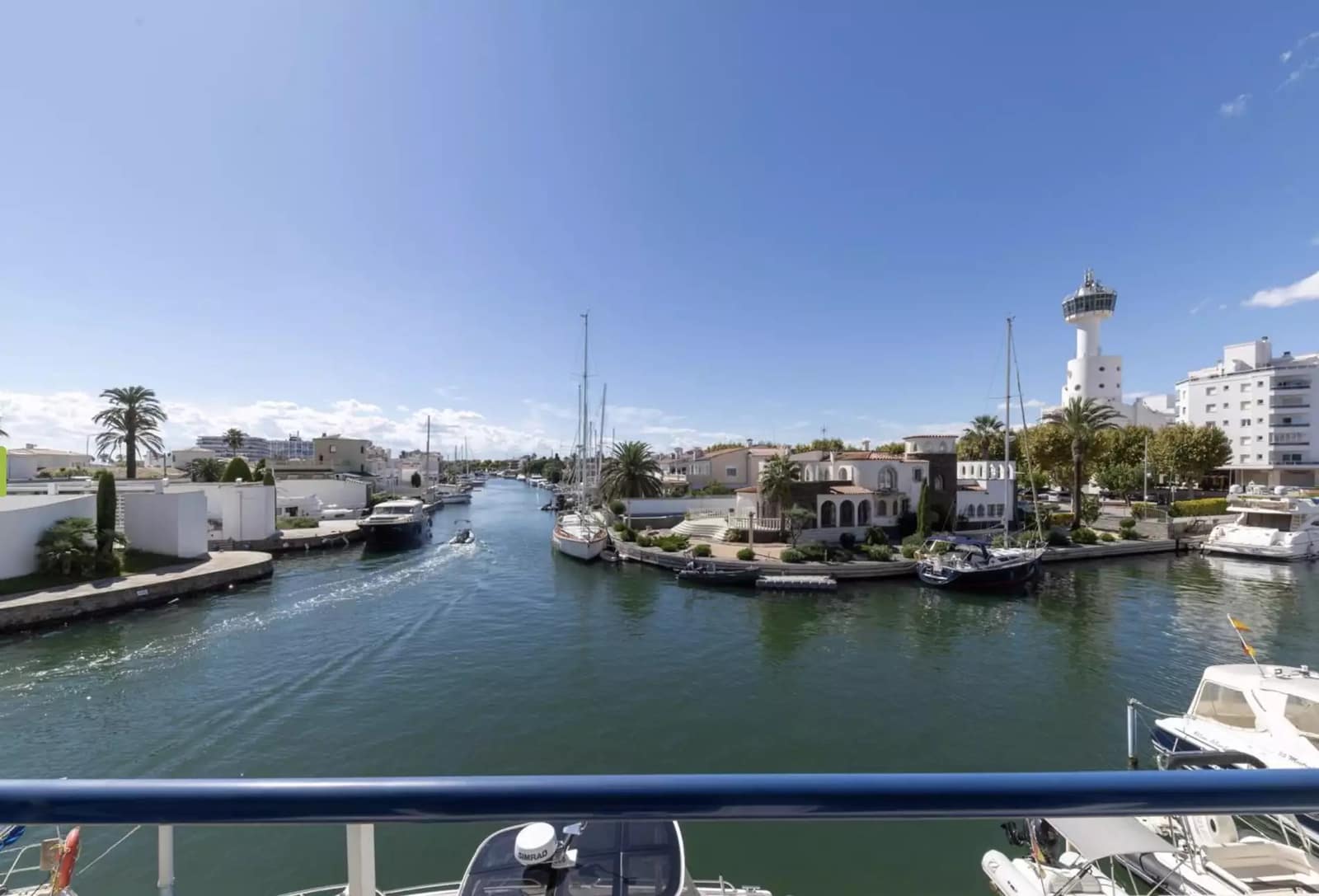 2 soverom Leilighet til salgs i Empuriabrava med garasje - € 450 000 (Ref: 9759196)