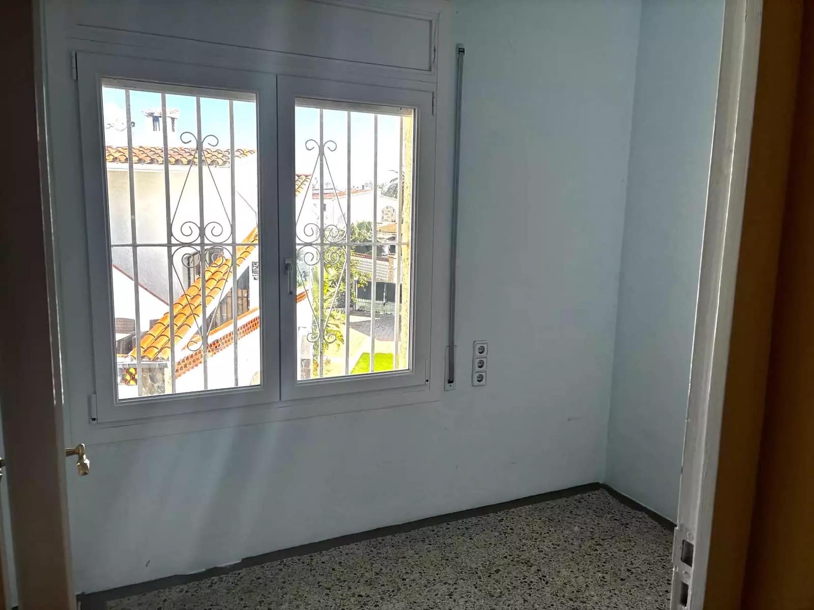 4 chambre Villa/Maison à vendre à Empuriabrava avec garage - 422 000 € (Ref: 9759197)