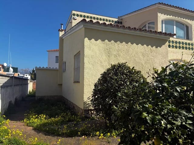 4 soveværelse Villa til salg i Empuriabrava, Castelló d'Empúries med garage - € 422.000 (Ref: 9759197)