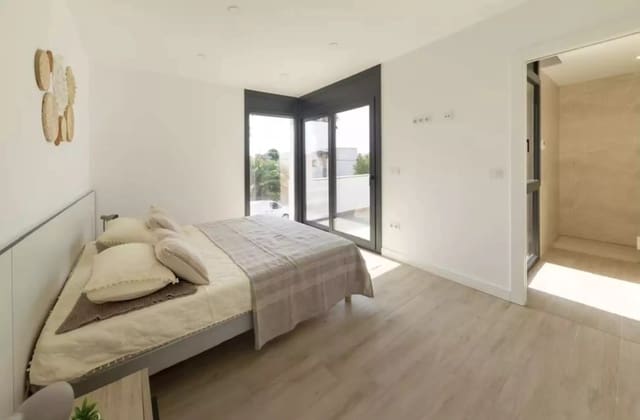 4 soveværelse Villa til salg i Empuriabrava, Castelló d'Empúries med swimmingpool garage - € 1.290.000 (Ref: 9759198)