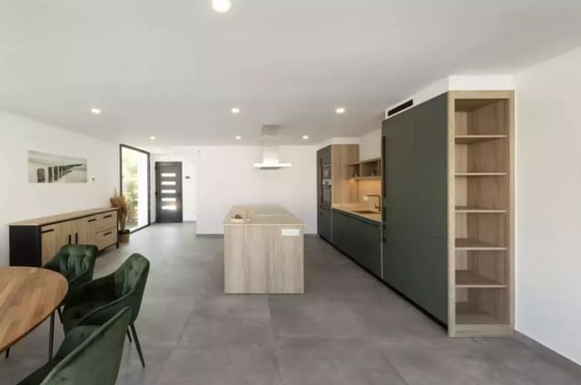 4 soveværelse Villa til salg i Empuriabrava, Castelló d'Empúries med swimmingpool garage - € 1.290.000 (Ref: 9759198)