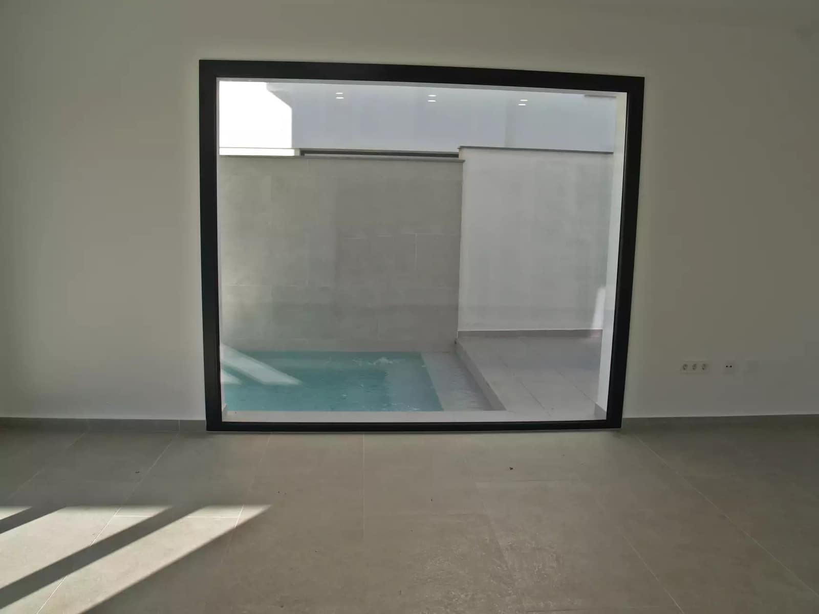 4 sypialnia Willa na sprzedaż w Empuriabrava z basenem garażem - 795 000 € (Ref: 9759199)