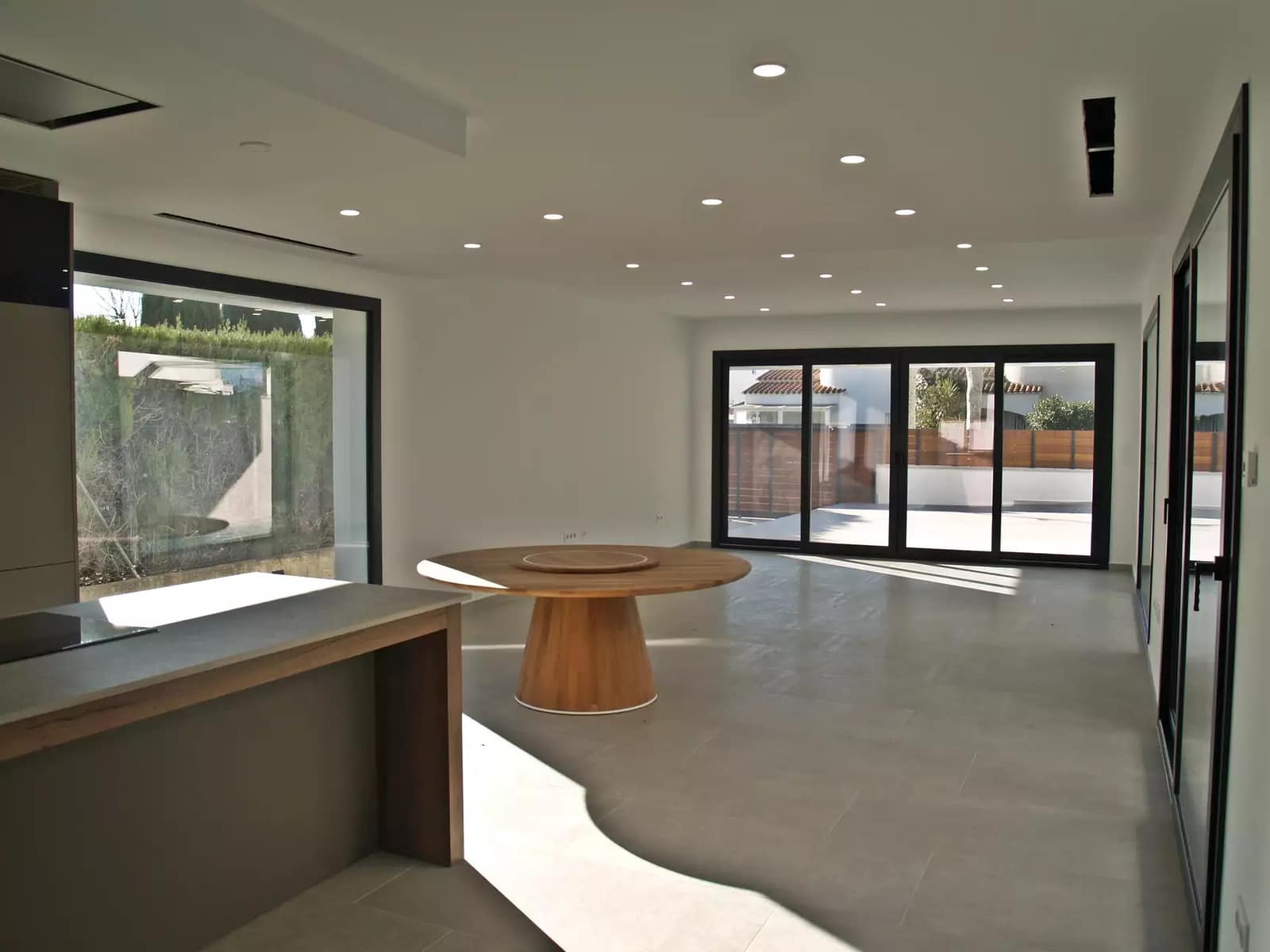 4 sypialnia Willa na sprzedaż w Empuriabrava z basenem garażem - 795 000 € (Ref: 9759199)