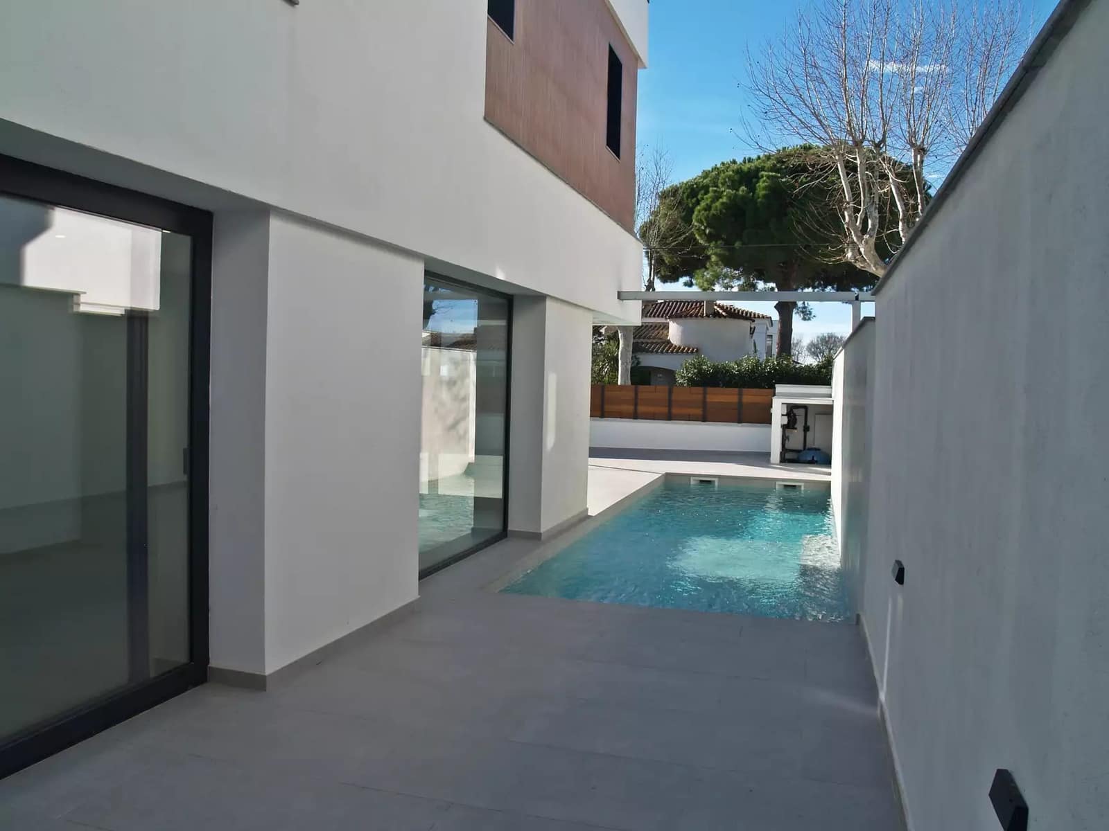 4 sypialnia Willa na sprzedaż w Empuriabrava z basenem garażem - 795 000 € (Ref: 9759199)