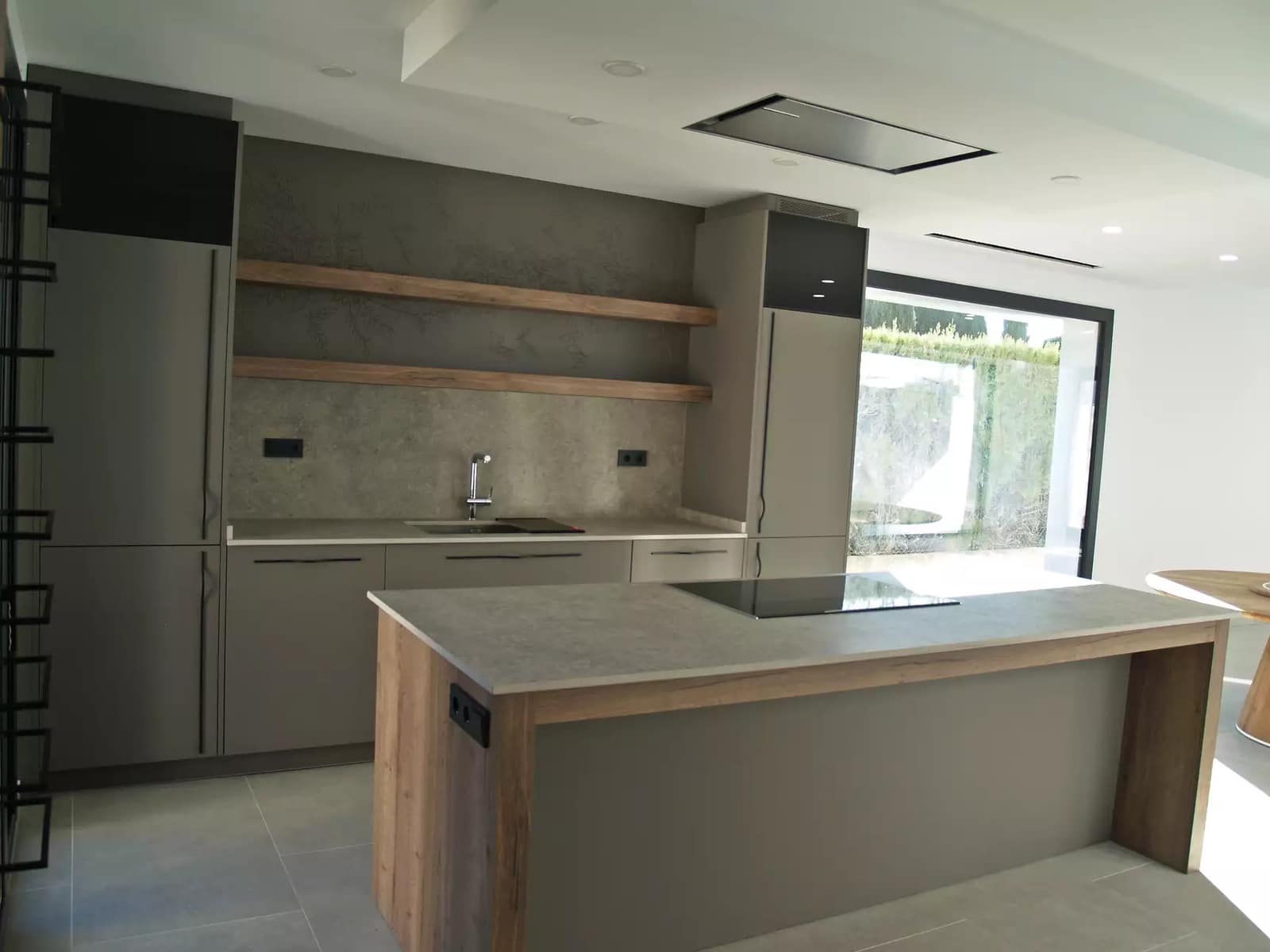 4 sypialnia Willa na sprzedaż w Empuriabrava z basenem garażem - 795 000 € (Ref: 9759199)