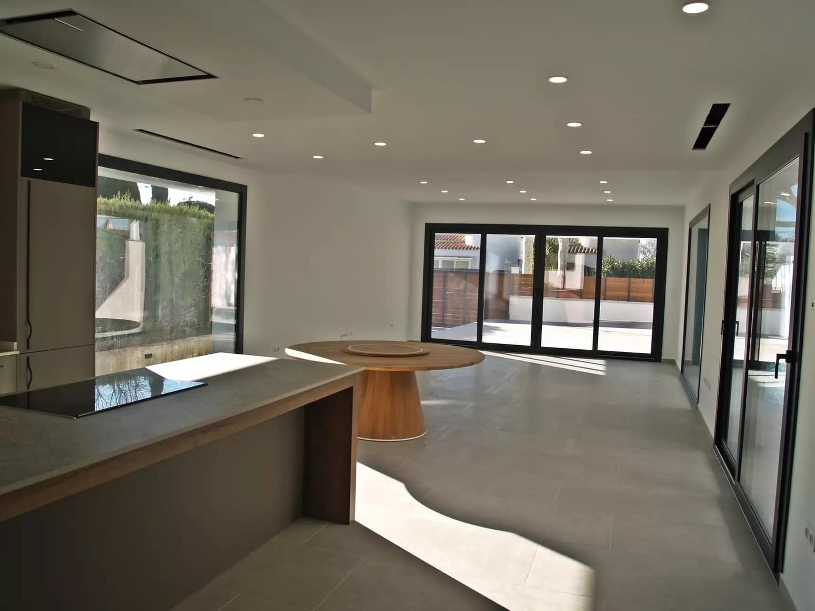 4 sypialnia Willa na sprzedaż w Empuriabrava z basenem garażem - 795 000 € (Ref: 9759199)