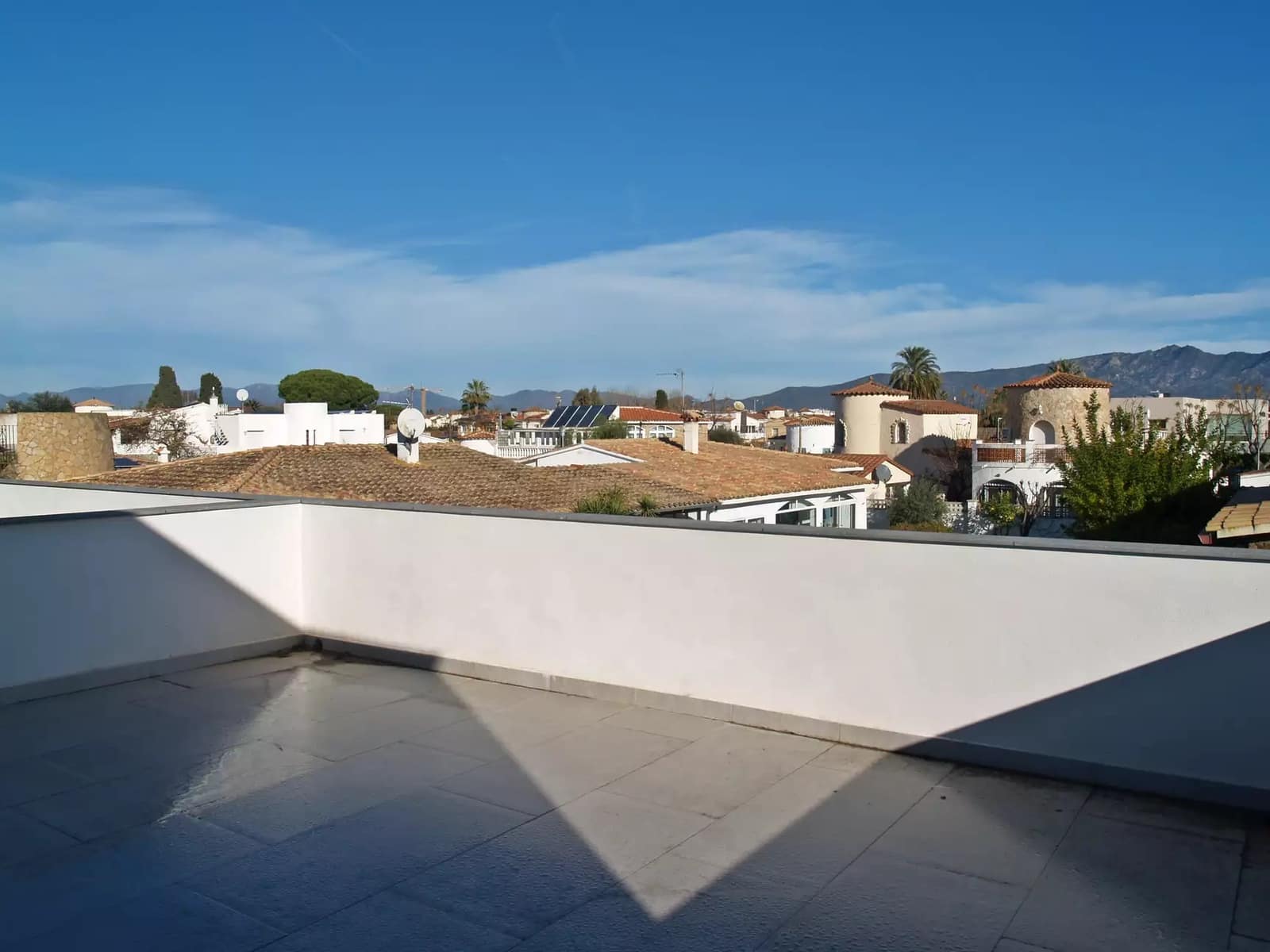 4 sypialnia Willa na sprzedaż w Empuriabrava z basenem garażem - 795 000 € (Ref: 9759199)