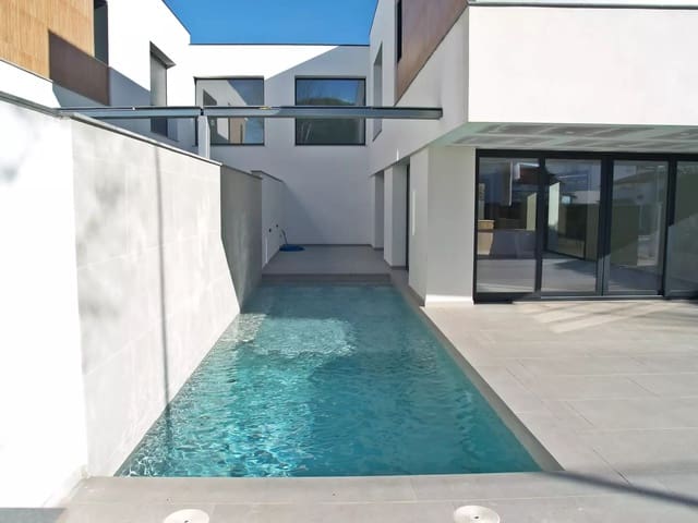 4 soveværelse Villa til salg i Empuriabrava, Castelló d'Empúries med swimmingpool garage - € 795.000 (Ref: 9759199)