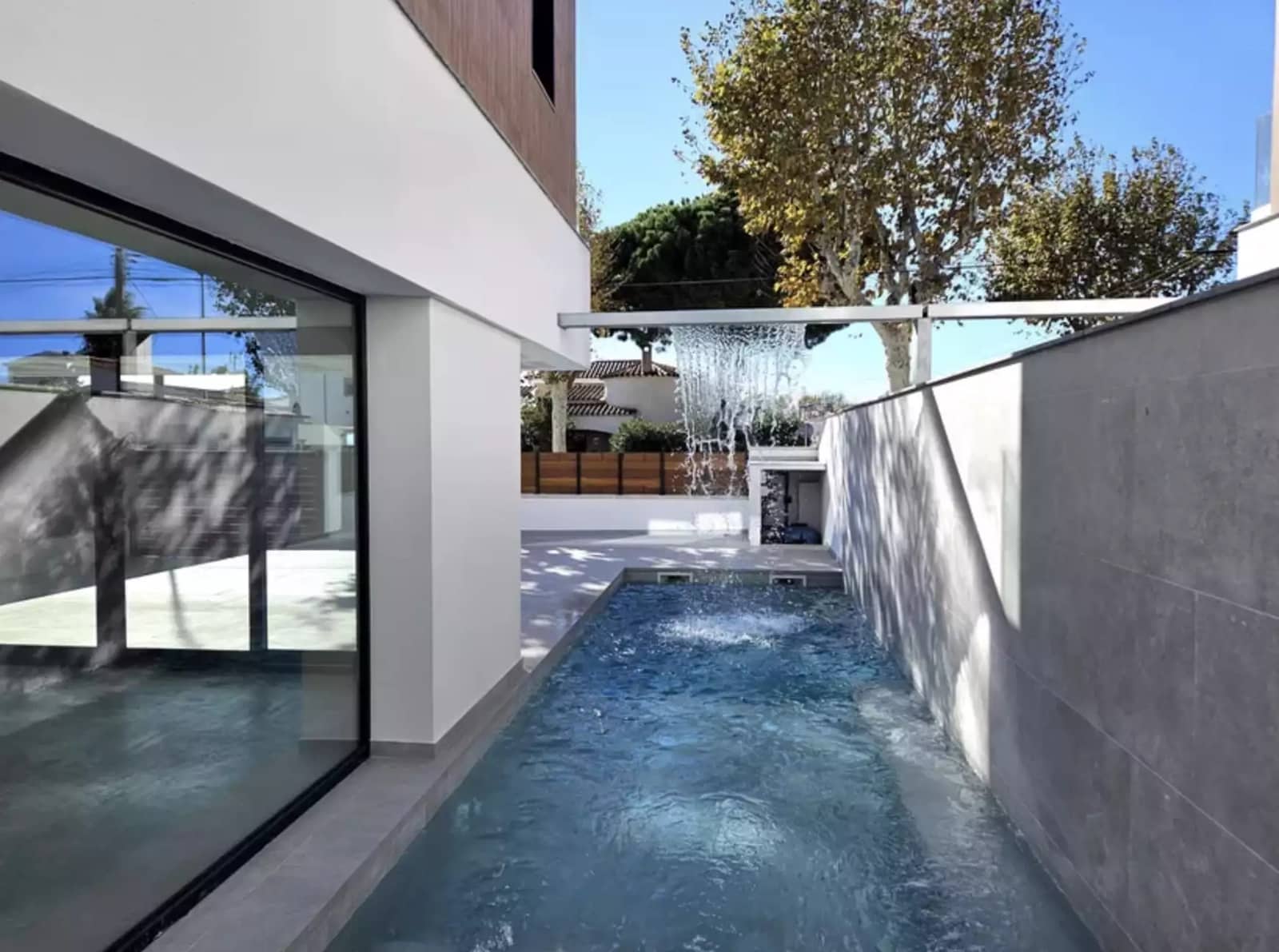 4 sypialnia Willa na sprzedaż w Empuriabrava z basenem garażem - 795 000 € (Ref: 9759199)