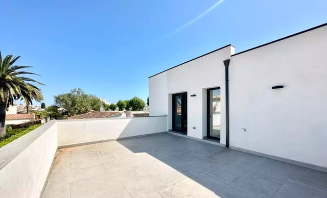 4 chambre Villa/Maison à vendre à Empuriabrava, Castelló d'Empúries avec piscine garage - 795 000 € (Ref: 9759199)