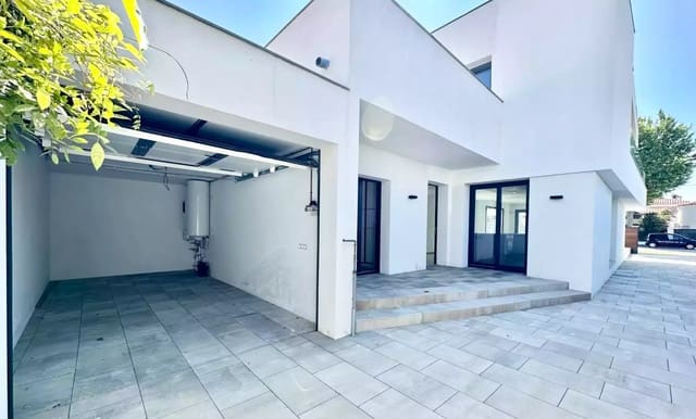 4 chambre Villa/Maison à vendre à Empuriabrava, Castelló d'Empúries avec piscine garage - 795 000 € (Ref: 9759199)