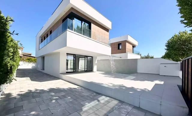 4 chambre Villa/Maison à vendre à Empuriabrava, Castelló d'Empúries avec piscine garage - 795 000 € (Ref: 9759199)