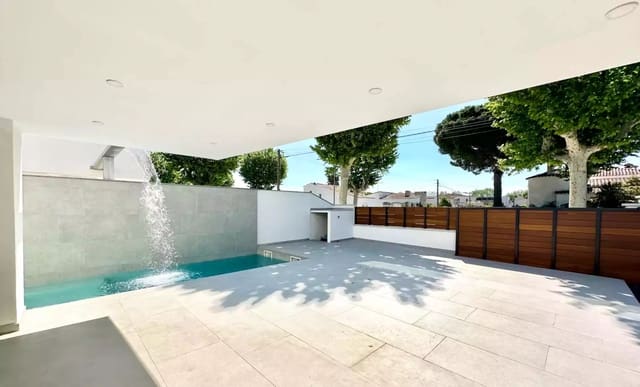 4 chambre Villa/Maison à vendre à Empuriabrava, Castelló d'Empúries avec piscine garage - 795 000 € (Ref: 9759199)