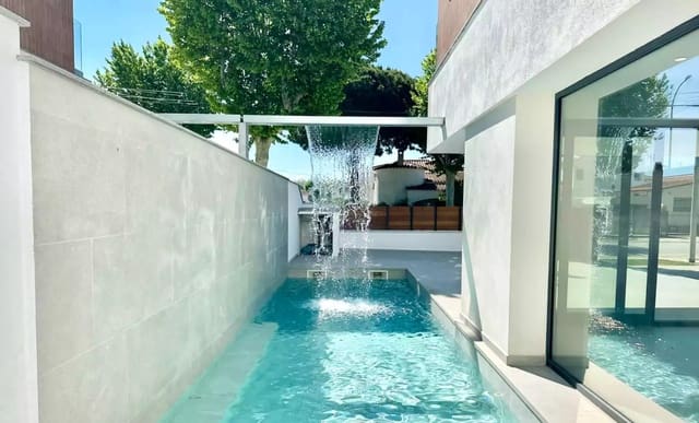 4 chambre Villa/Maison à vendre à Empuriabrava, Castelló d'Empúries avec piscine garage - 795 000 € (Ref: 9759199)