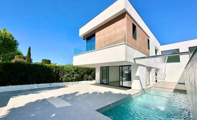 4 chambre Villa/Maison à vendre à Empuriabrava, Castelló d'Empúries avec piscine garage - 795 000 € (Ref: 9759199)