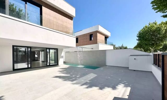 4 chambre Villa/Maison à vendre à Empuriabrava, Castelló d'Empúries avec piscine garage - 795 000 € (Ref: 9759199)