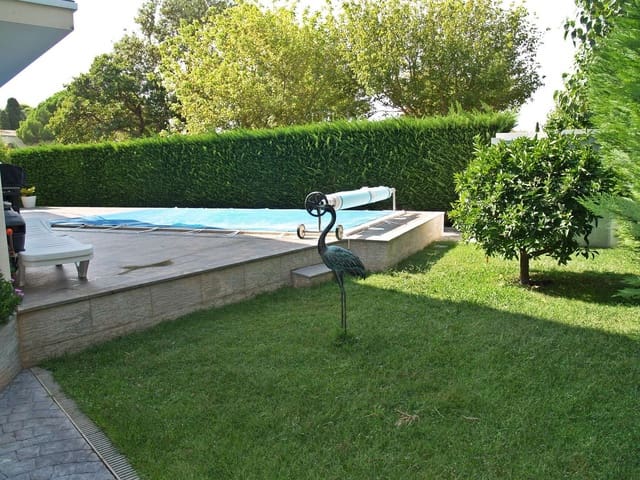 4 soverom Villa til salgs i Empuriabrava, Castelló d'Empúries med svømmebasseng garasje - € 820 000 (Ref: 9759200)