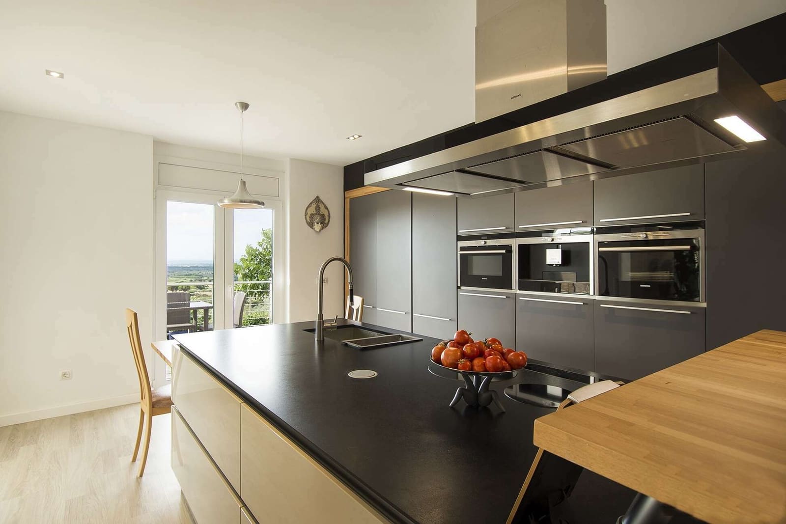 3 bedroom Villa for sale in Pau with pool garage - € 1,650,000 (Ref: 9759201)