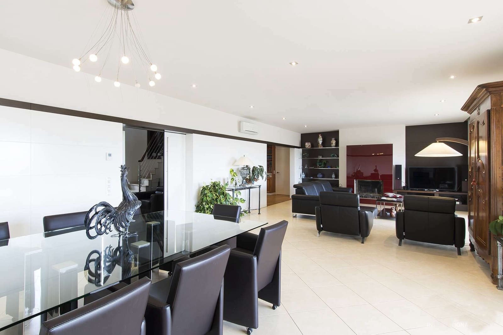 3 bedroom Villa for sale in Pau with pool garage - € 1,650,000 (Ref: 9759201)