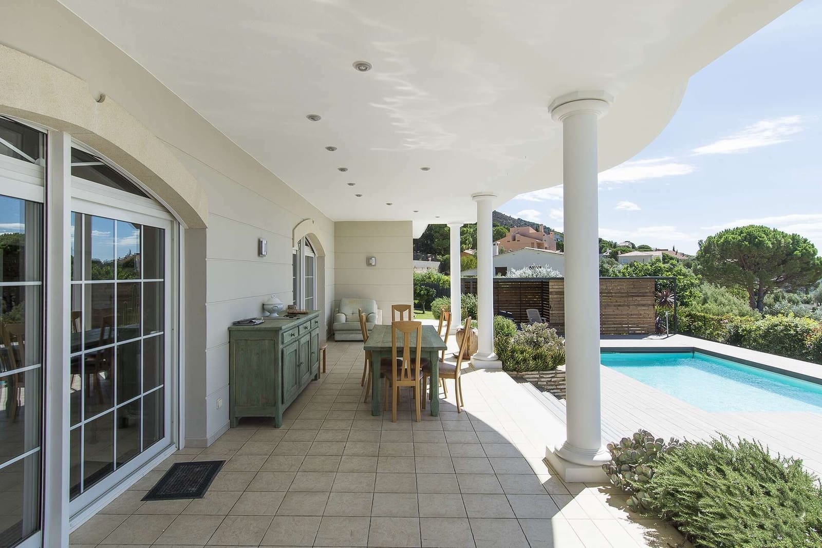 3 bedroom Villa for sale in Pau with pool garage - € 1,650,000 (Ref: 9759201)