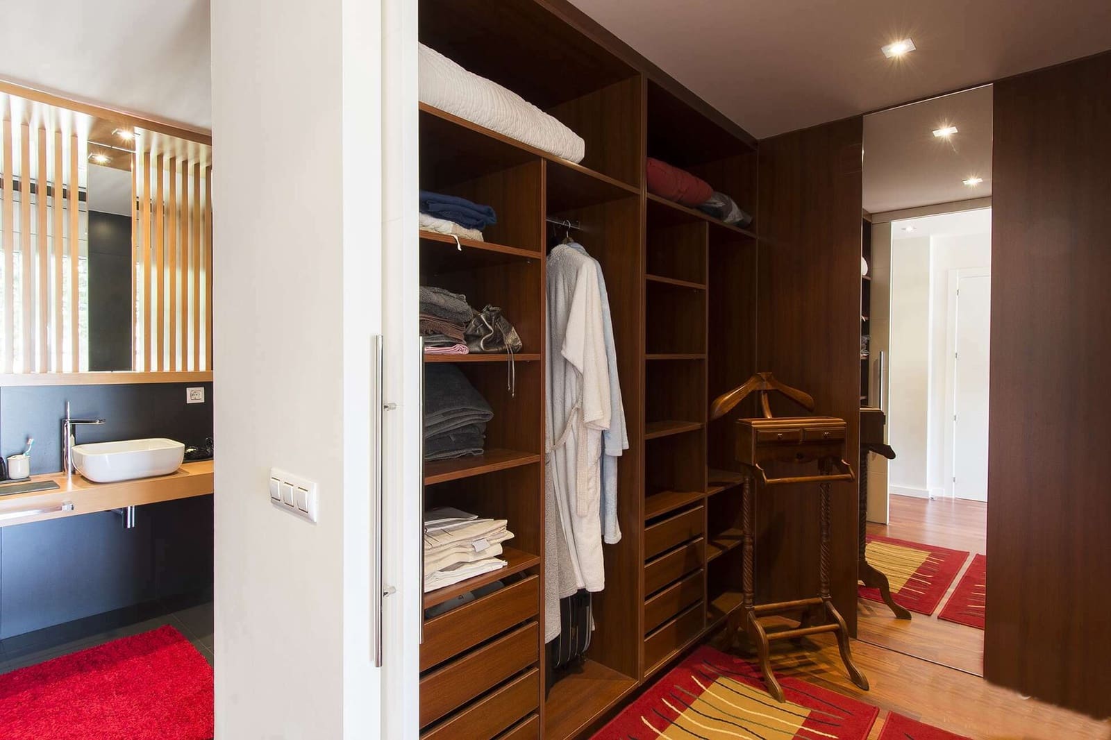 3 bedroom Villa for sale in Pau with pool garage - € 1,650,000 (Ref: 9759201)