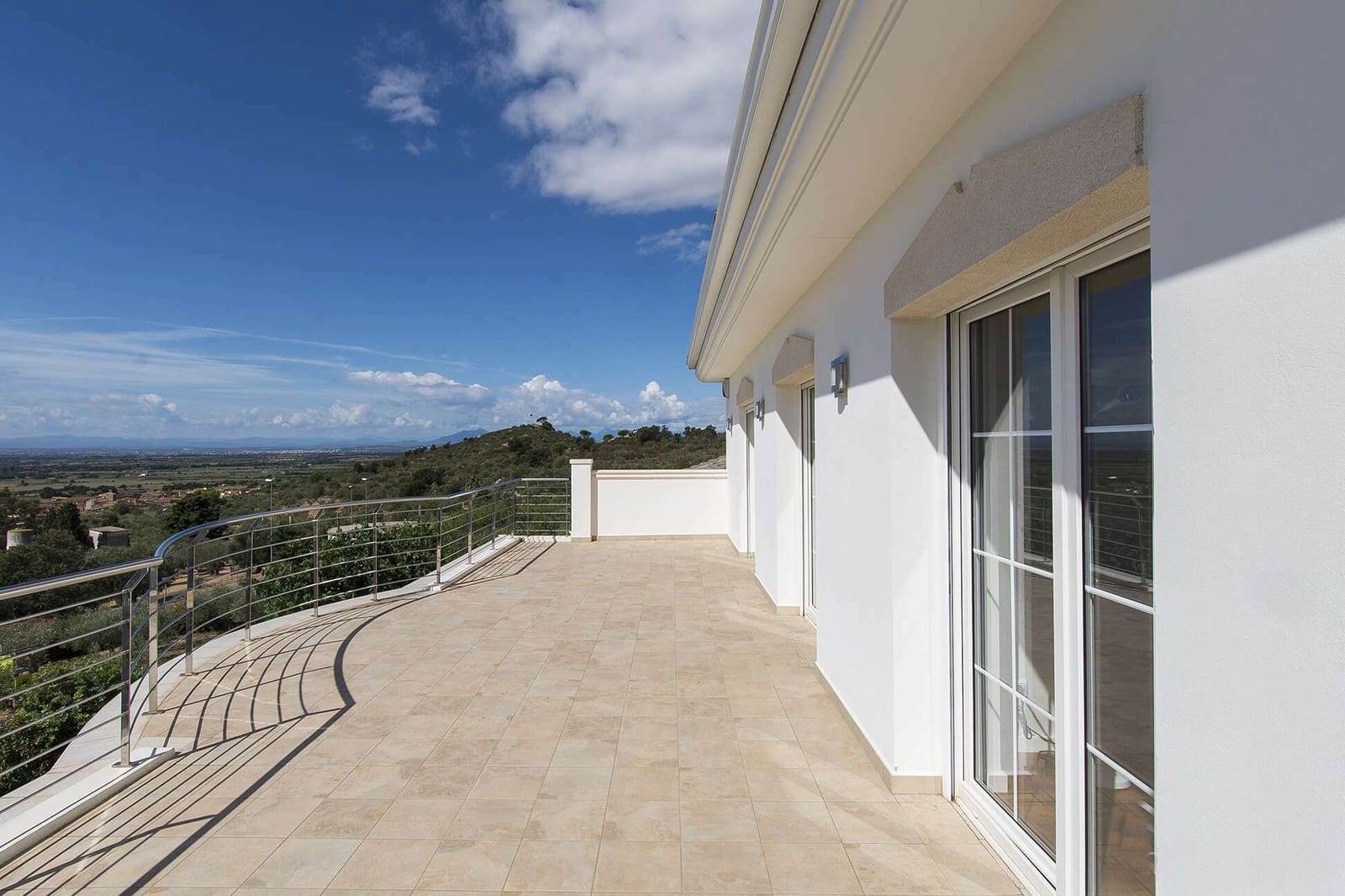3 bedroom Villa for sale in Pau with pool garage - € 1,650,000 (Ref: 9759201)