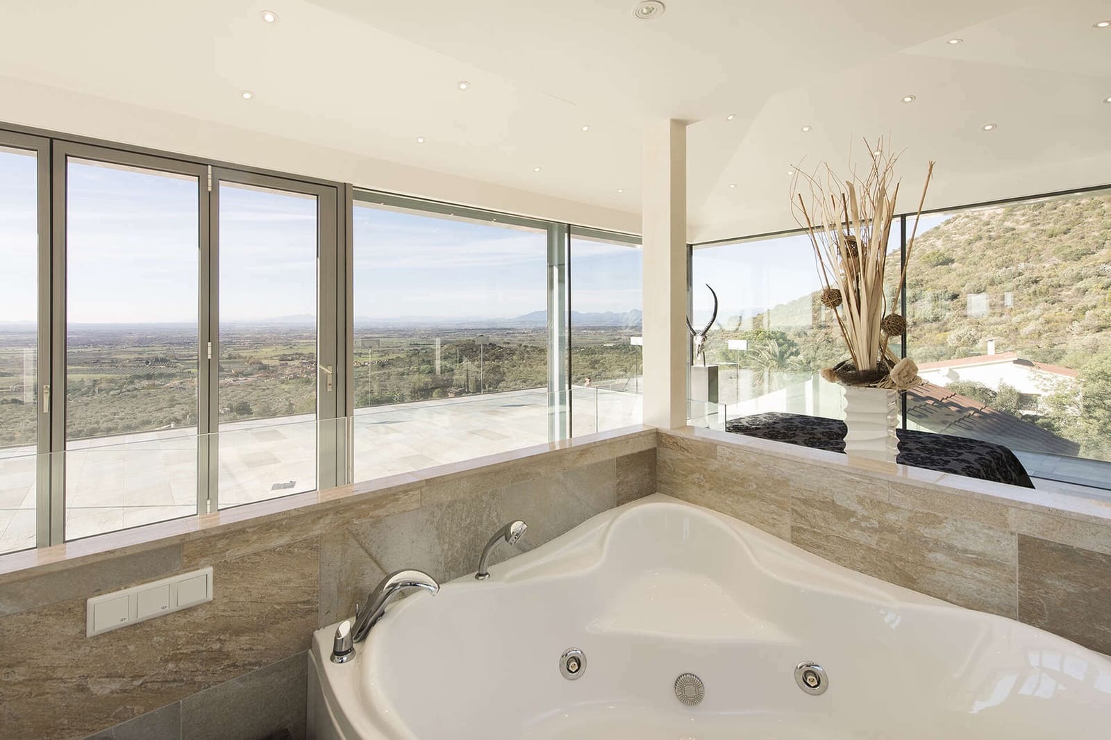 4 bedroom Villa for sale in Pau with pool garage - € 1,575,000 (Ref: 9759202)