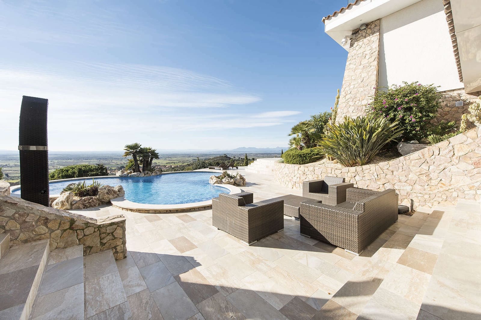 4 bedroom Villa for sale in Pau with pool garage - € 1,575,000 (Ref: 9759202)