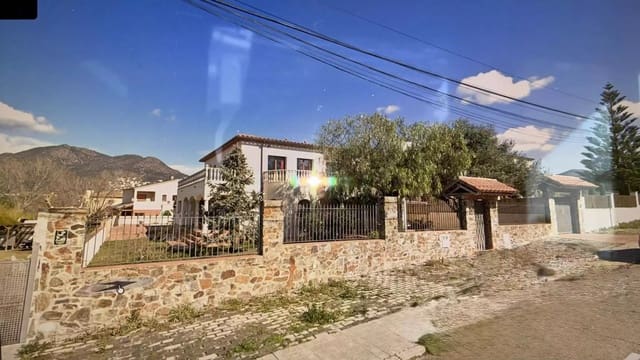 Chalet de 4 habitaciones en Roses en venta con piscina - 564.500 € (Ref: 9759204)