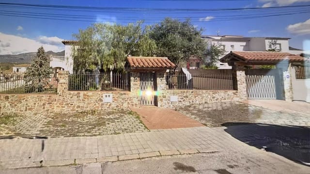 Chalet de 4 habitaciones en Roses en venta con piscina - 564.500 € (Ref: 9759204)