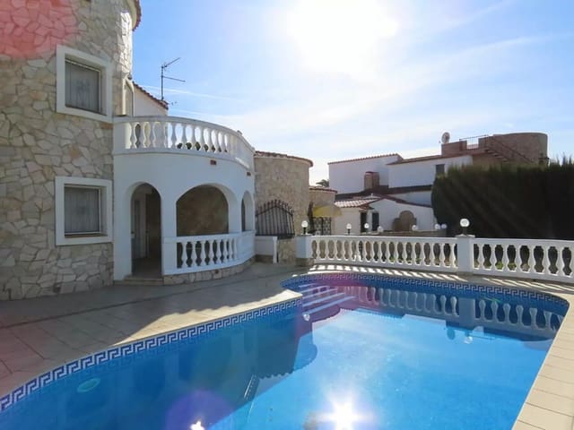 6 soverom Villa til salgs i Empuriabrava, Castelló d'Empúries med svømmebasseng garasje - € 1 250 000 (Ref: 9759212)