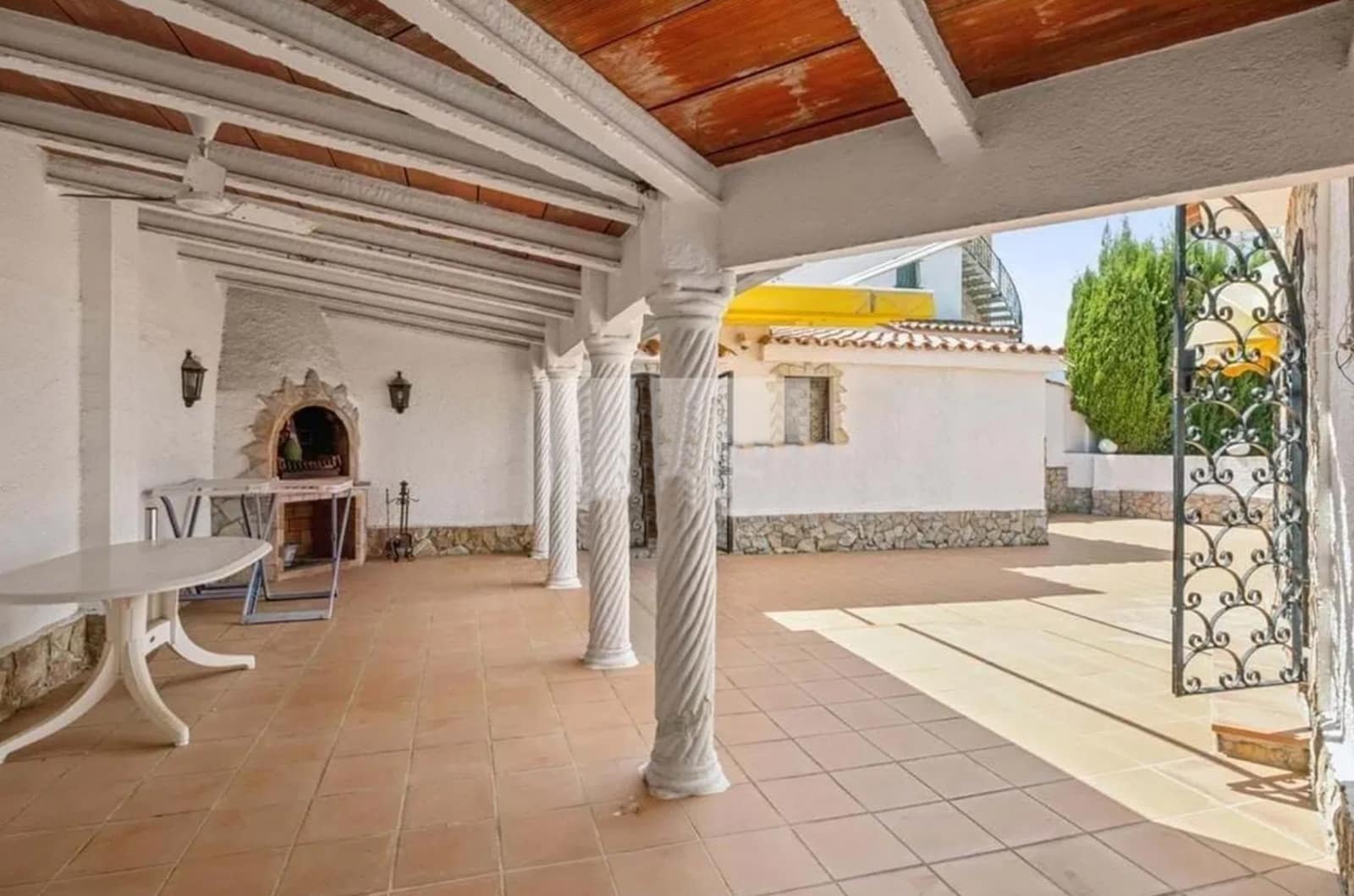 6 soverom Villa til salgs i Empuriabrava med svømmebasseng garasje - € 1 250 000 (Ref: 9759212)