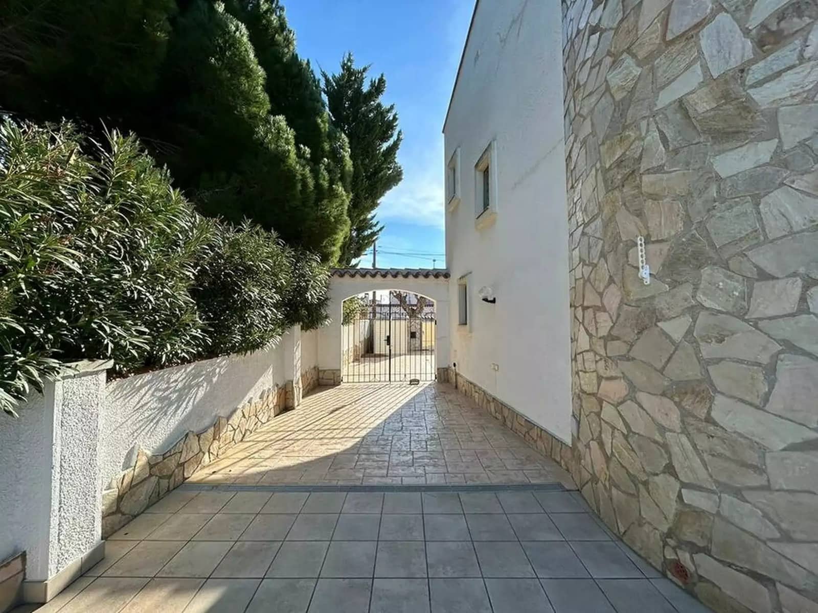 6 soverom Villa til salgs i Empuriabrava med svømmebasseng garasje - € 1 250 000 (Ref: 9759212)