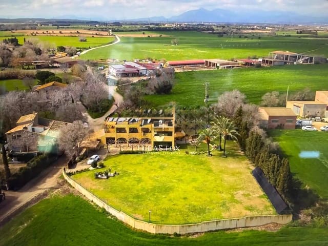 5 bedroom Villa for sale in Siurana with pool garage - € 1,250,000 (Ref: 9759215)