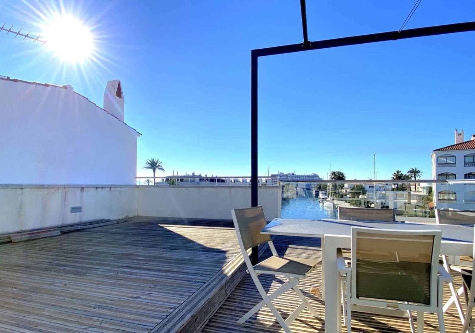 4 slaapkamer Villa te koop in Empuriabrava met garage - € 699.000 (Ref: 9759218)