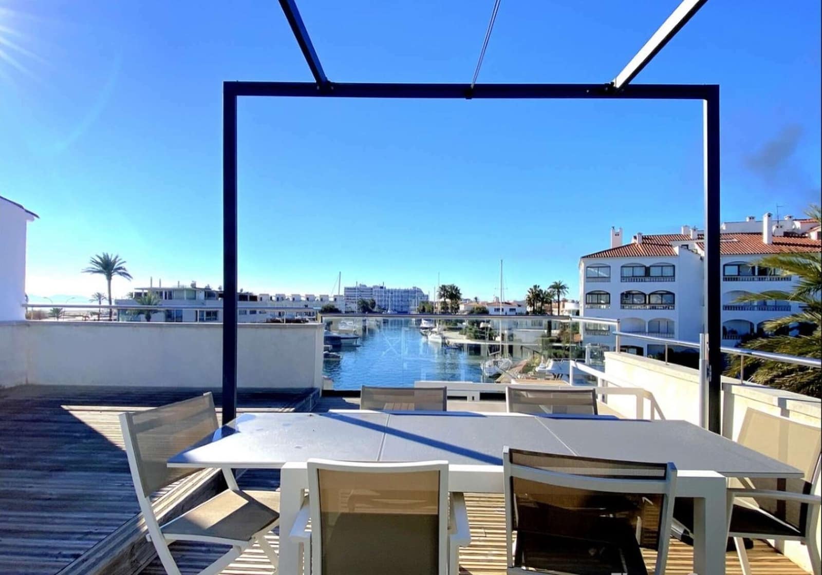 4 slaapkamer Villa te koop in Empuriabrava met garage - € 699.000 (Ref: 9759218)