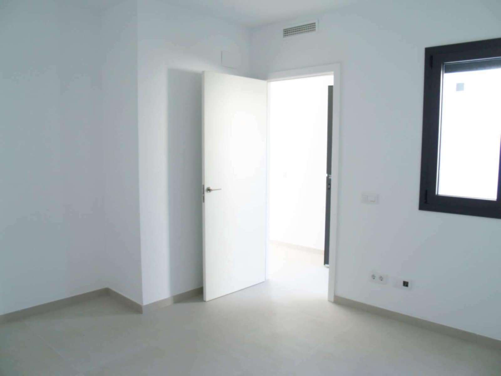 4 slaapkamer Villa te koop in Empuriabrava met zwembad garage - € 689.000 (Ref: 9759219)