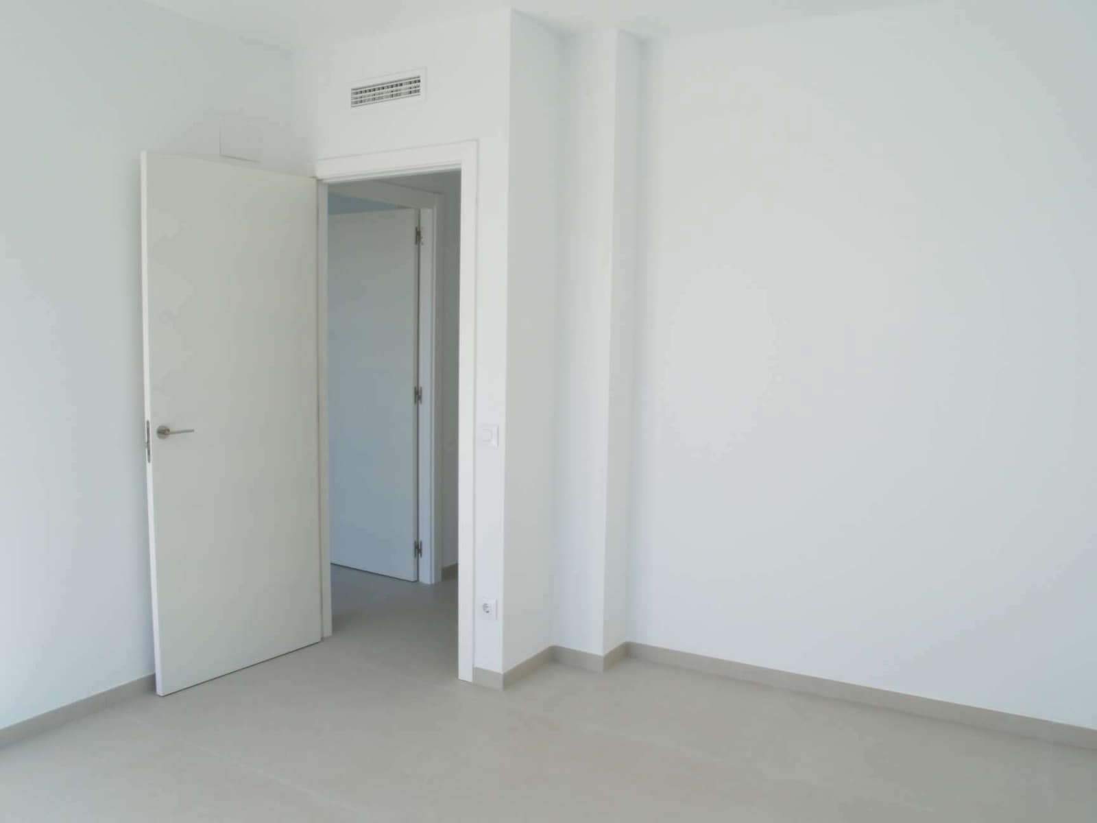 4 slaapkamer Villa te koop in Empuriabrava met zwembad garage - € 689.000 (Ref: 9759219)