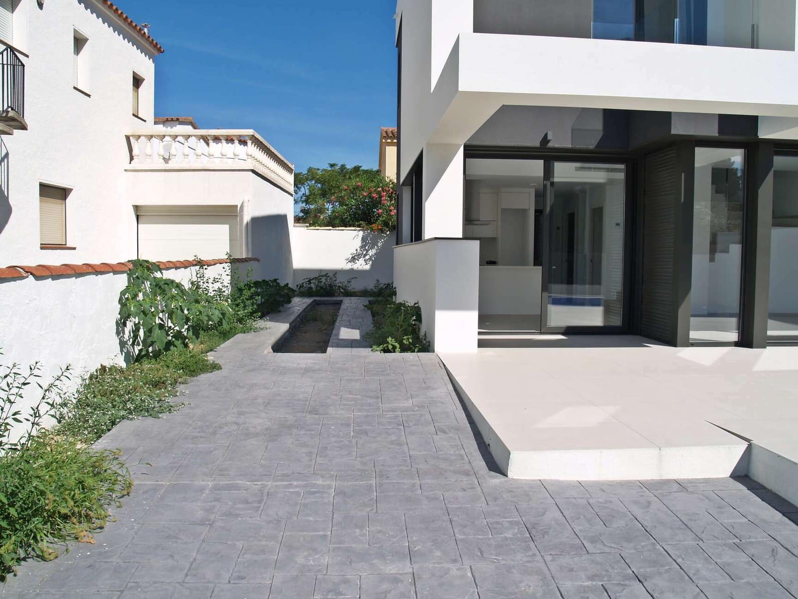 4 slaapkamer Villa te koop in Empuriabrava met zwembad garage - € 689.000 (Ref: 9759219)