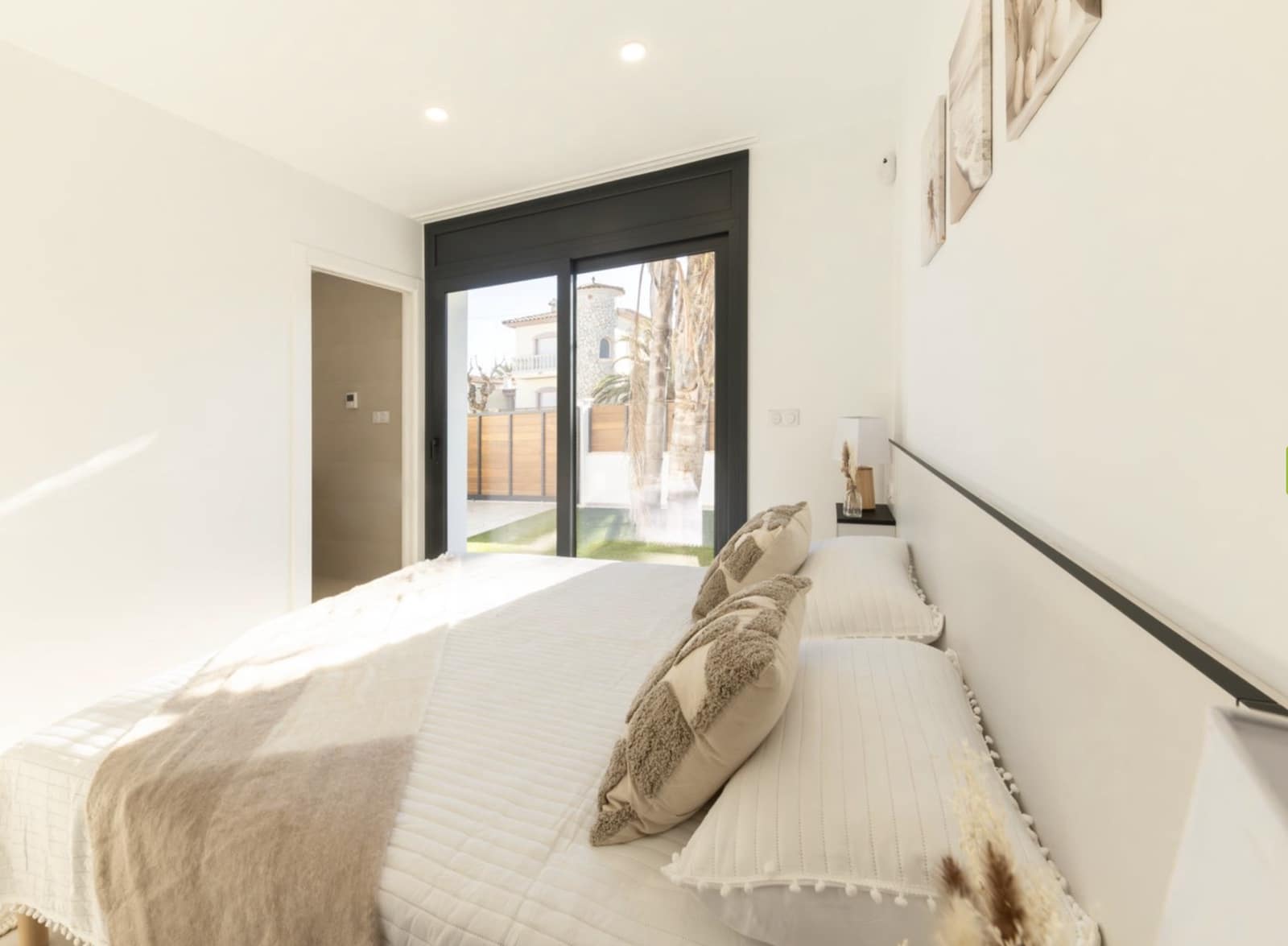 4 soveværelse Villa til salg i Empuriabrava med swimmingpool garage - € 1.290.000 (Ref: 9759220)