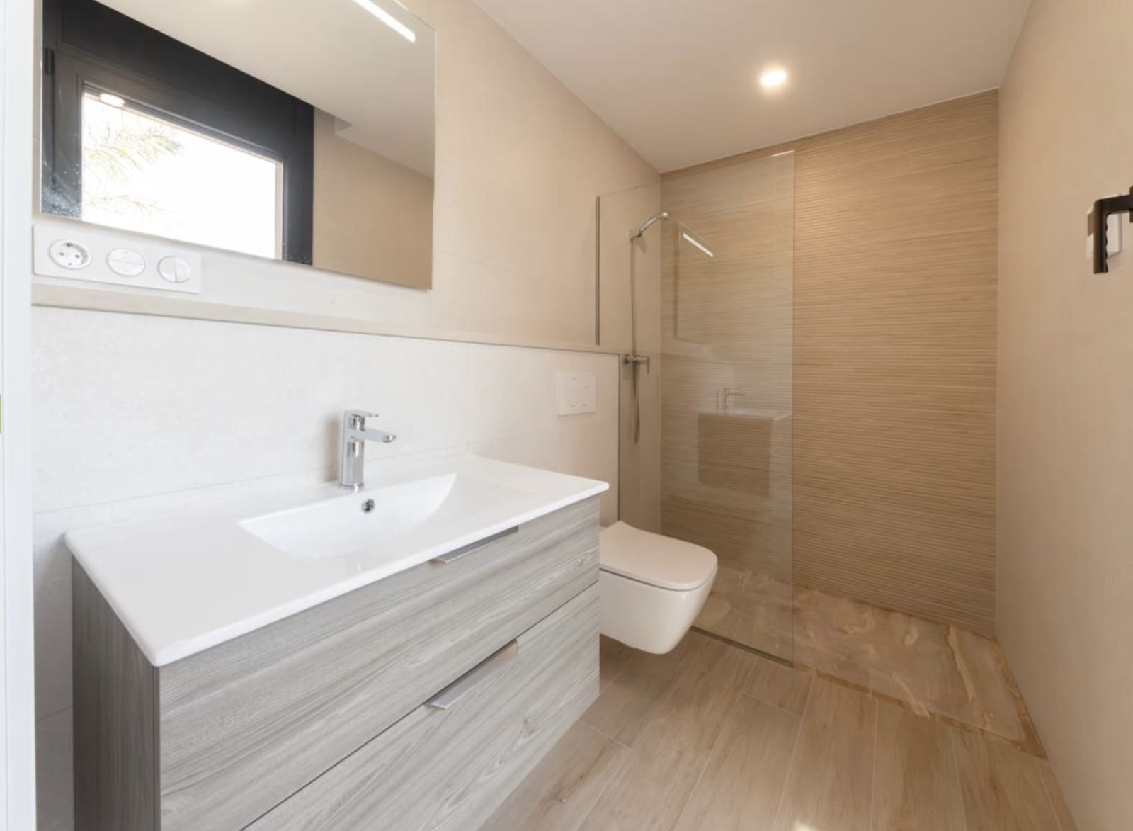 4 soveværelse Villa til salg i Empuriabrava med swimmingpool garage - € 1.290.000 (Ref: 9759220)