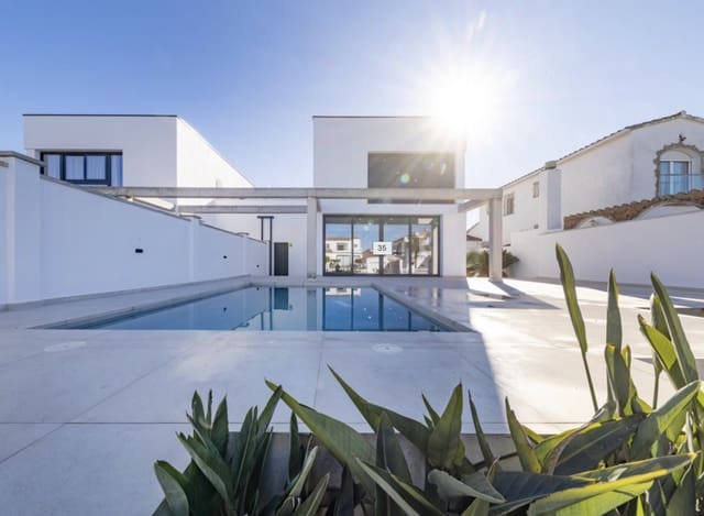 4 slaapkamer Villa te koop in Empuriabrava, Castelló d'Empúries met zwembad garage - € 1.290.000 (Ref: 9759220)