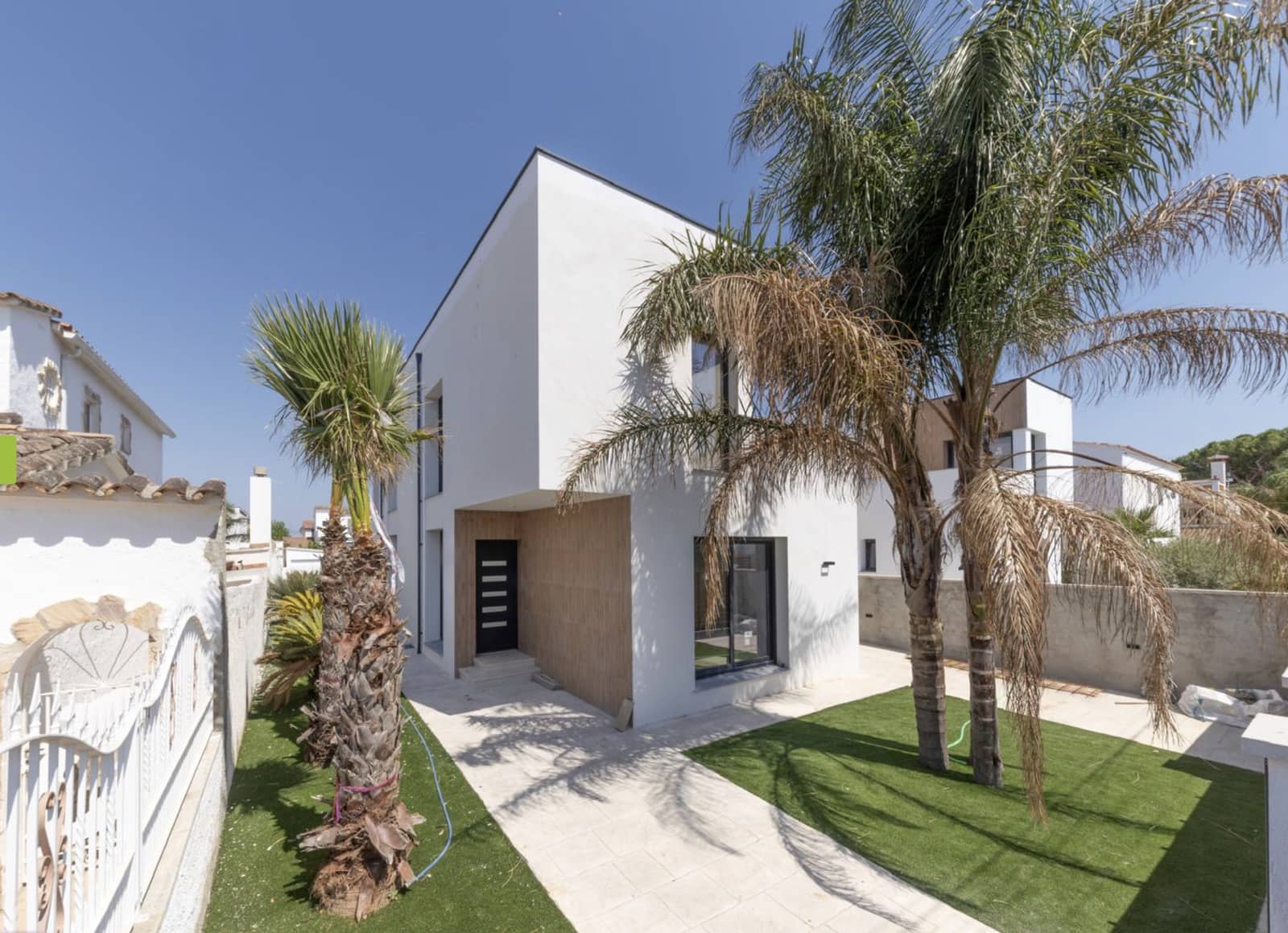 4 soveværelse Villa til salg i Empuriabrava med swimmingpool garage - € 1.290.000 (Ref: 9759220)
