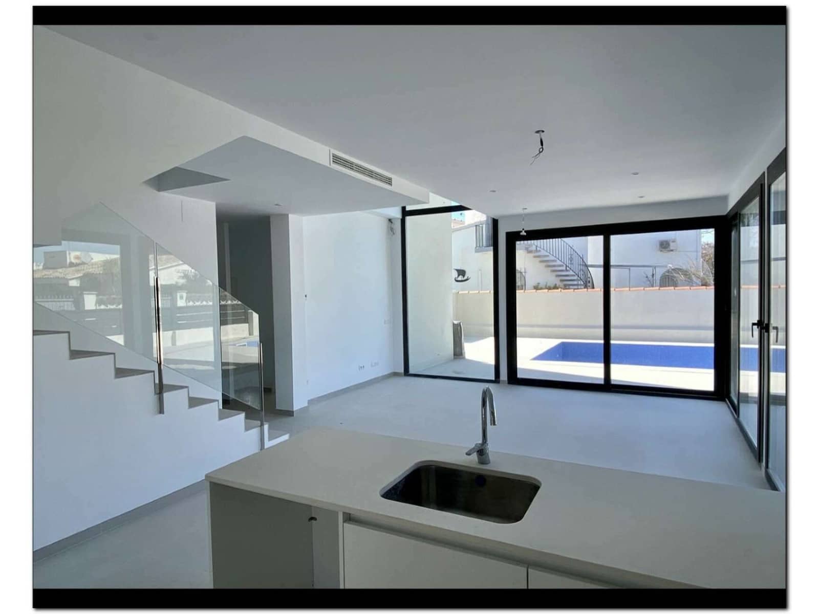 4 sypialnia Dom blizniak na sprzedaż w Empuriabrava z basenem garażem - 789 000 € (Ref: 9759221)